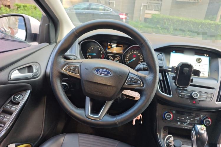 Used Ford Focus 2017 Hatchback EcoBoost 180 Automatic Elite Model Steering Wheel