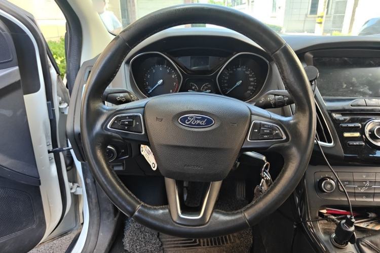 Used Ford Focus 2017 Sedan 1.6L Manual Fashion Edition Smart Drive Version Steering Wheel