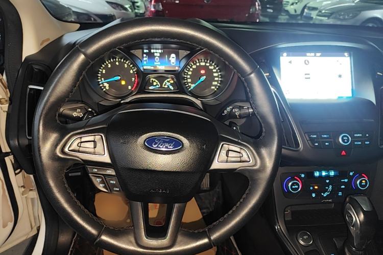 Used Ford Focus 2017 Hatchback EcoBoost 180 Automatic Elite Model Steering Wheel