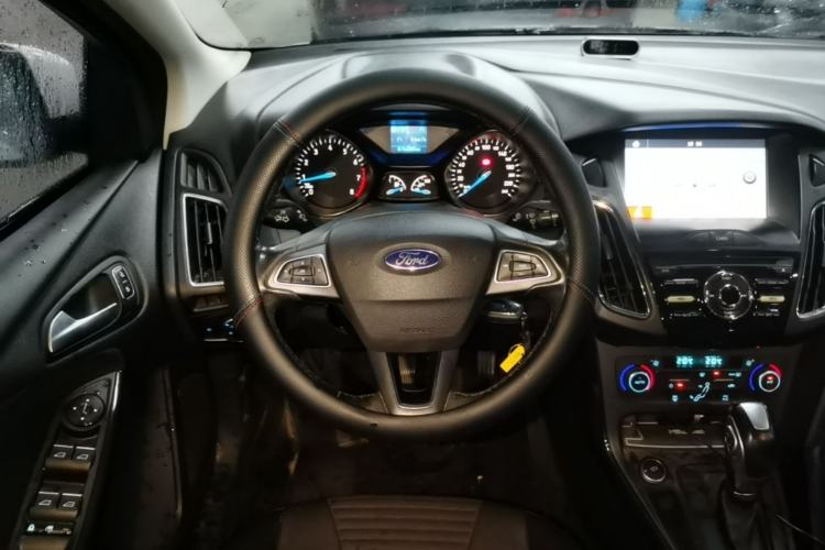 Used Ford Focus 2017 Sedan EcoBoost 125 Automatic Supreme Style SmartDrive Edition Steering Wheel