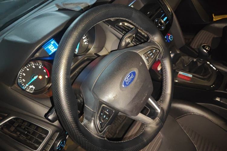 Used Ford Focus 2017 Sedan 1.6L Manual Fashion Edition Smart Drive Version Steering Wheel