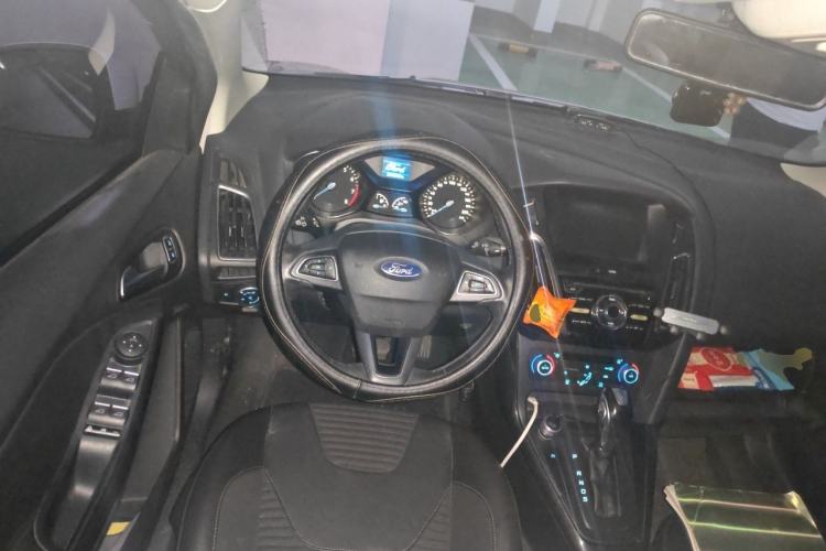 Used Ford Focus 2017 Sedan EcoBoost 125 Automatic Supreme Style SmartDrive Edition Steering Wheel