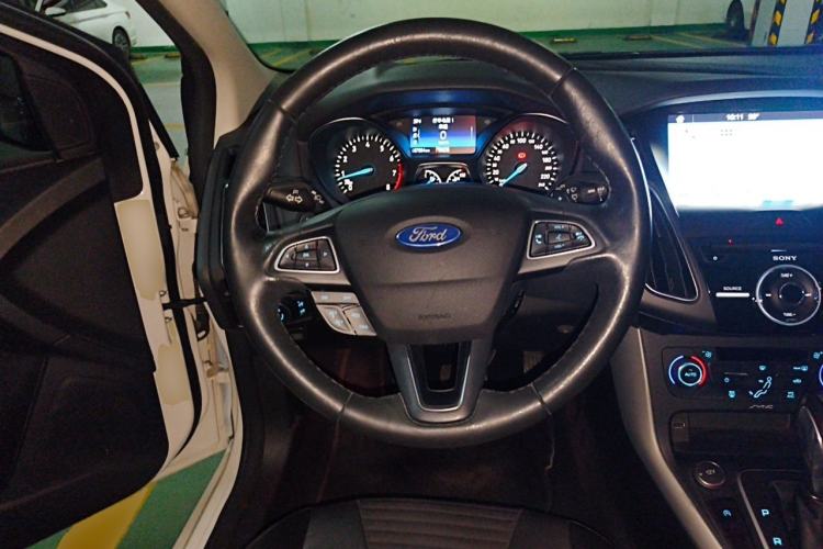Used Ford Focus 2017 Hatchback EcoBoost 180 Automatic Sport Model Steering Wheel