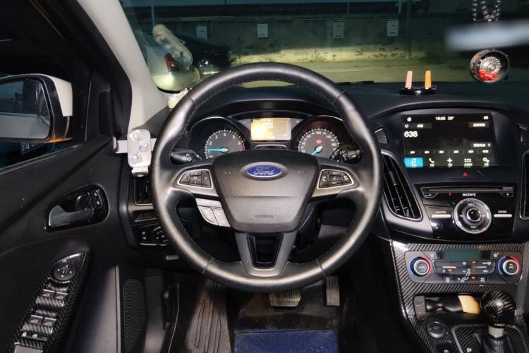 Used Ford Focus 2017 Hatchback EcoBoost 180 Automatic Sport Model Steering Wheel