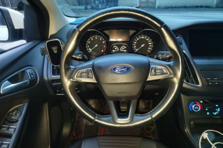 Used Ford Focus 2017 Sedan EcoBoost 180 Automatic Elite Model Steering Wheel