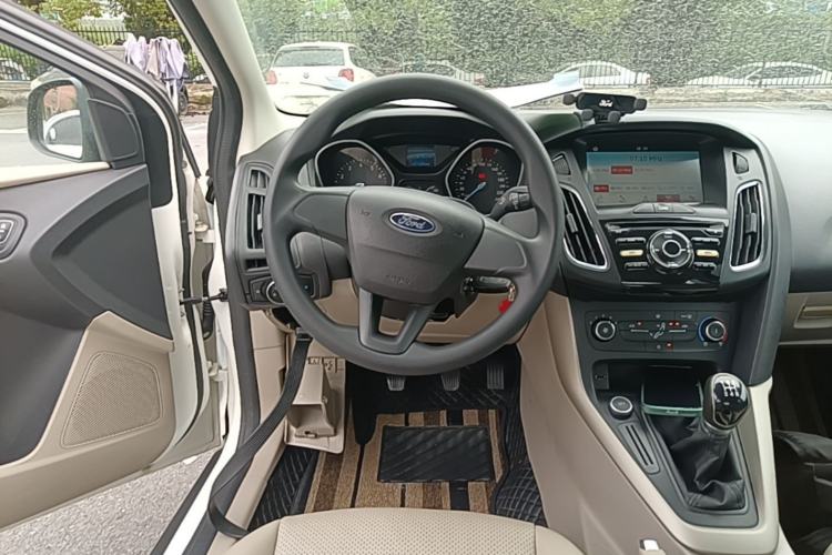 Used Ford Focus 2017 Sedan 1.6L Manual Comfort Plus SmartDrive Edition Steering Wheel