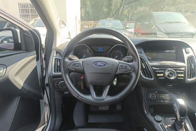 Used Ford Focus 2017 Hatchback 1.6L Automatic Fashion Edition Smart Drive Version Steering Wheel