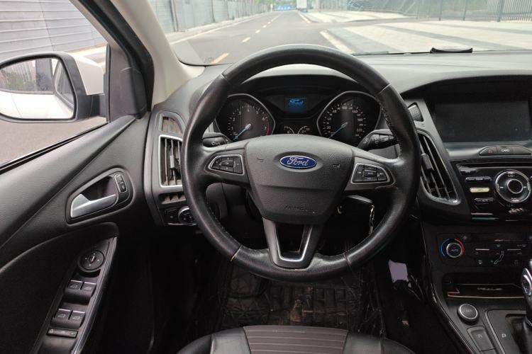 Used Ford Focus 2017 Sedan EcoBoost 125 Automatic Supreme Style SmartDrive Edition Steering Wheel