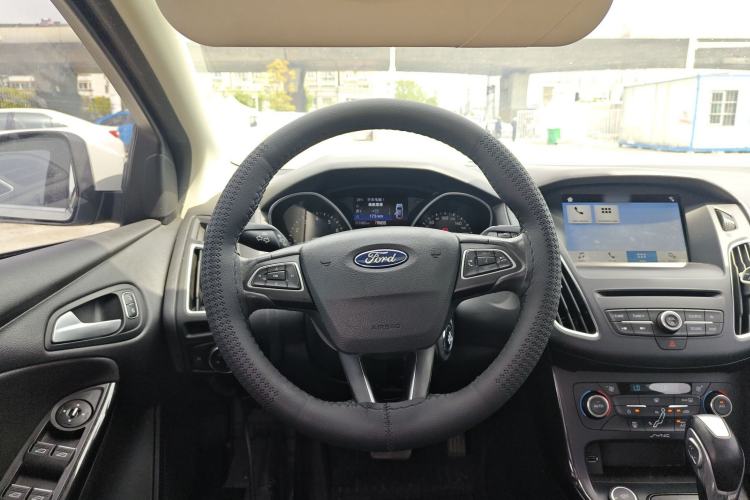 Used Ford Focus 2017 Sedan EcoBoost 180 Automatic Elite Model Steering Wheel
