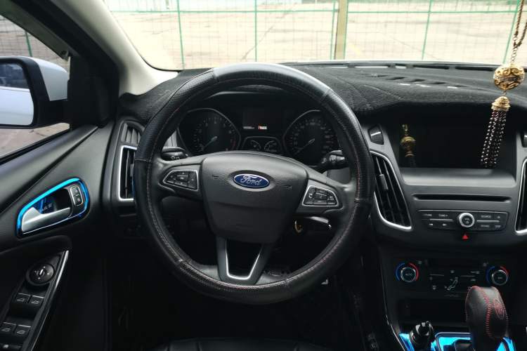 Used Ford Focus 2017 Sedan EcoBoost 180 Automatic Elite Model Steering Wheel