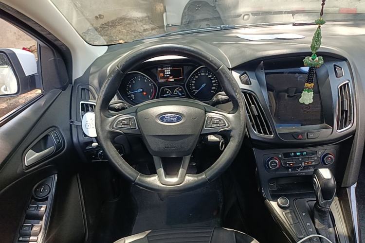 Used Ford Focus 2017 Sedan EcoBoost 180 Automatic Elite Model Steering Wheel