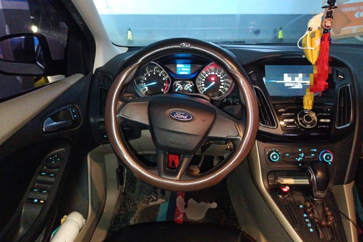 Used Ford Focus 2017 Sedan 1.6L Automatic Comfort Plus SmartDrive Edition Steering Wheel