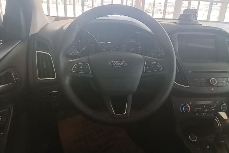 Used Ford Focus 2017 Sedan EcoBoost 180 Automatic Elite Model Steering Wheel