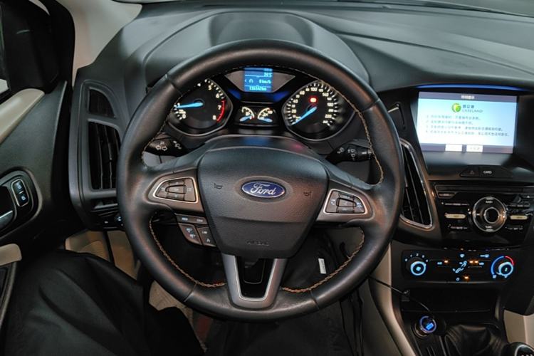 Used Ford Focus 2017 Sedan 1.6L Manual Comfort Plus SmartDrive Edition Steering Wheel