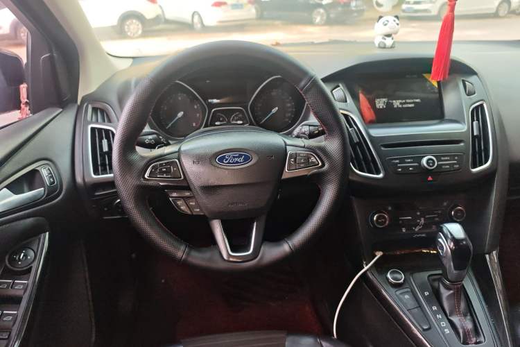 Used Ford Focus 2017 1.5T CTCC White and Black Limited Edition Steering Wheel