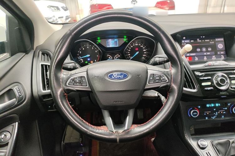 Used Ford Focus 2017 Hatchback 1.6L Manual Fashion Edition SmartDrive Version Steering Wheel