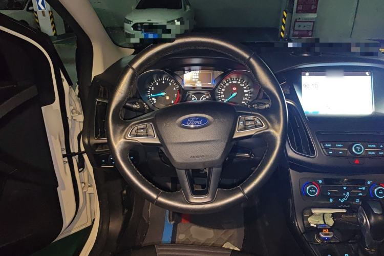 Used Ford Focus 2017 Sedan EcoBoost 180 Automatic Elite Model Steering Wheel