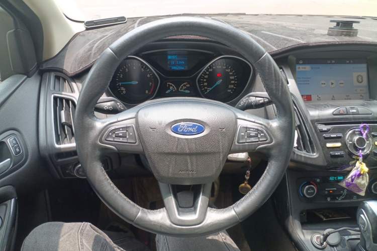 Used Ford Focus 2017 Hatchback EcoBoost 125 Automatic - Ultra-Powerful Style Edition with Smart Drive Features Steering Wheel