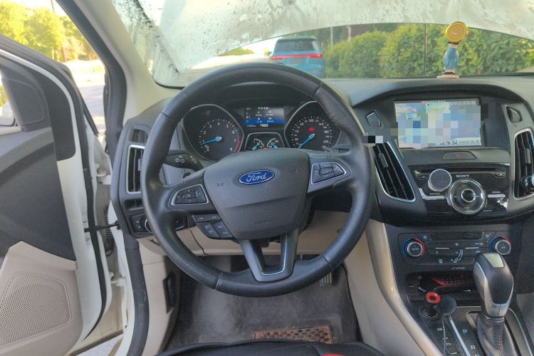 Used Ford Focus 2017 Sedan EcoBoost 180 Automatic Flagship Model Steering Wheel