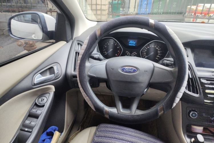 Used Ford Focus 2017 Sedan 1.6L Automatic Comfort Plus SmartDrive Edition Steering Wheel
