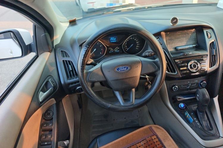 Used Ford Focus 2017 Sedan 1.6L Automatic Comfort Plus SmartDrive Edition Steering Wheel