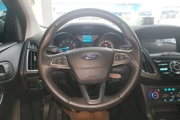 Used Ford Focus 2017 Sedan 1.6L Manual Fashion Edition Smart Drive Version Steering Wheel