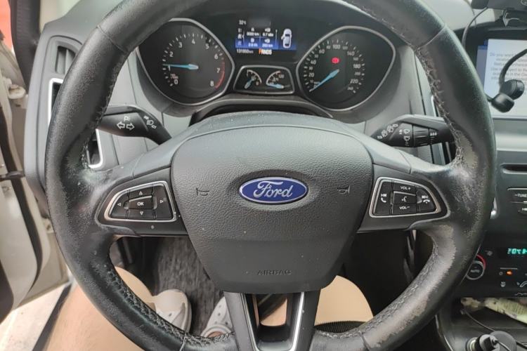 Used Ford Focus 2017 Hatchback EcoBoost 180 Automatic Elite Model Steering Wheel