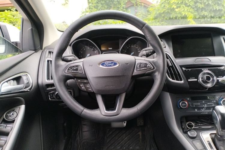 Used Ford Focus 2017 Hatchback EcoBoost 180 Automatic Sport Model Steering Wheel