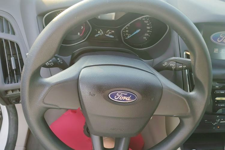 Used Ford Focus 2017 Sedan 1.6L Automatic Comfort Plus SmartDrive Edition Steering Wheel