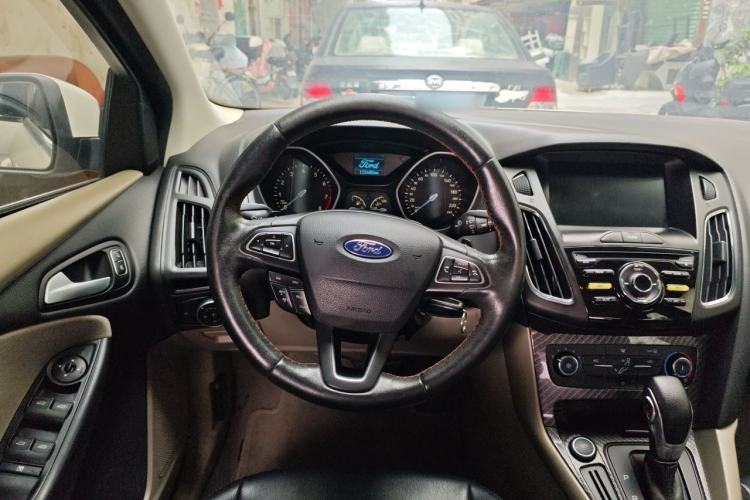 Used Ford Focus 2017 Sedan 1.6L Automatic Comfort Plus SmartDrive Edition Steering Wheel