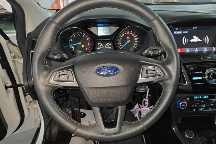 Used Ford Focus 2017 Hatchback 1.6L Automatic Fashion Edition Smart Drive Version Steering Wheel