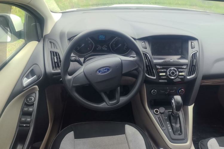 Used Ford Focus 2017 Sedan 1.6L Automatic Comfort Plus SmartDrive Edition Steering Wheel