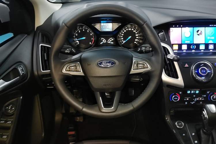 Used Ford Focus 2017 Sedan EcoBoost 125 Automatic Supreme Style SmartDrive Edition Steering Wheel