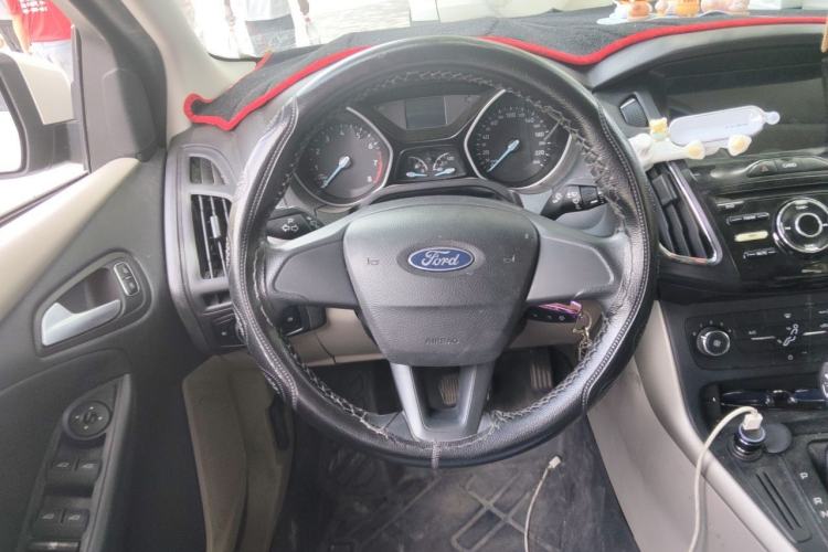 Used Ford Focus 2017 Sedan 1.6L Automatic Comfort Plus SmartDrive Edition Steering Wheel