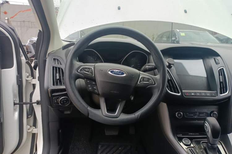 Used Ford Focus 2017 Hatchback 1.6L Automatic Comfort Plus SmartDrive Edition Steering Wheel