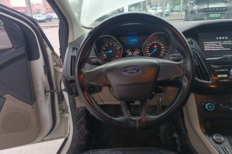 Used Ford Focus 2017 Sedan 1.6L Manual Comfort Plus SmartDrive Edition Steering Wheel
