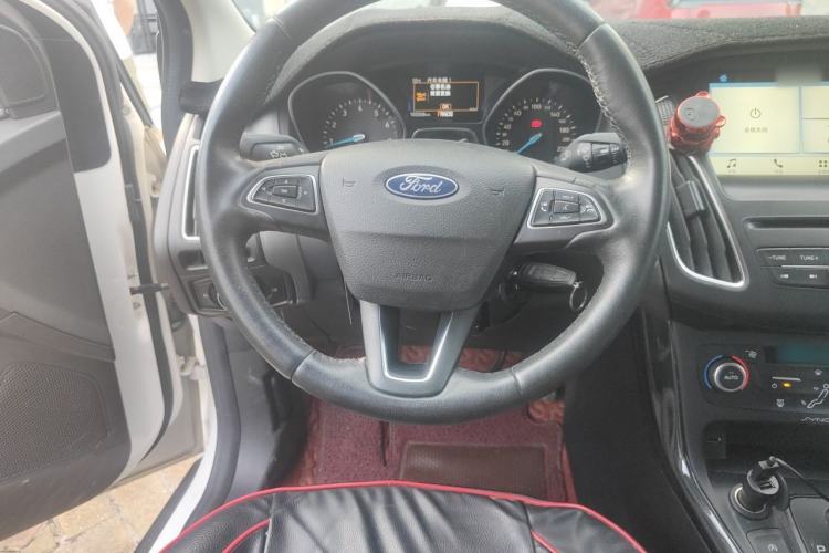 Used Ford Focus 2017 Sedan EcoBoost 180 Automatic Elite Model Steering Wheel