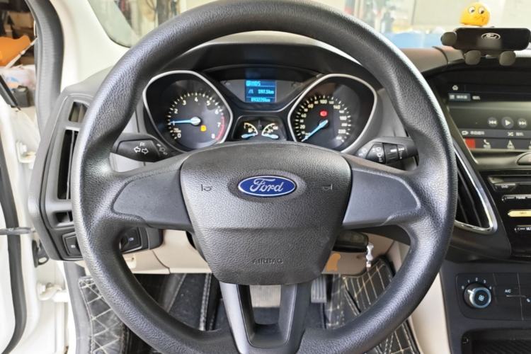Used Ford Focus 2017 Sedan 1.6L Automatic Comfort Plus SmartDrive Edition Steering Wheel
