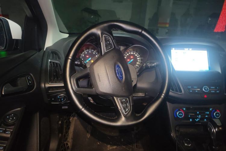 Used Ford Focus 2017 Sedan EcoBoost 180 Automatic Elite Model Steering Wheel