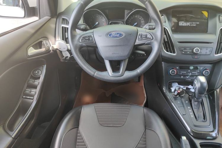 Used Ford Focus 2017 Hatchback EcoBoost 180 Automatic Elite Model Steering Wheel