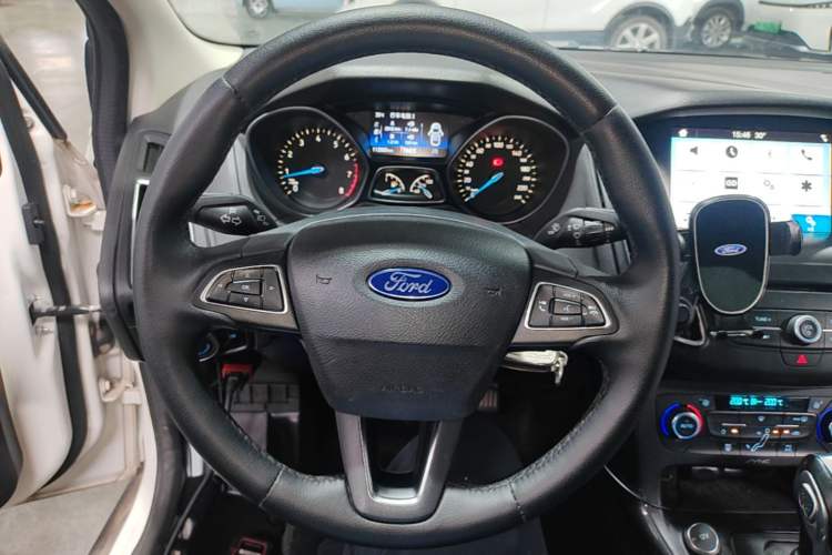 Used Ford Focus 2017 Sedan EcoBoost 180 Automatic Elite Model Steering Wheel
