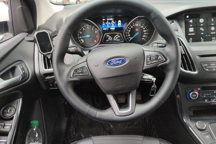 Used Ford Focus 2017 Sedan EcoBoost 180 Automatic Elite Model Steering Wheel