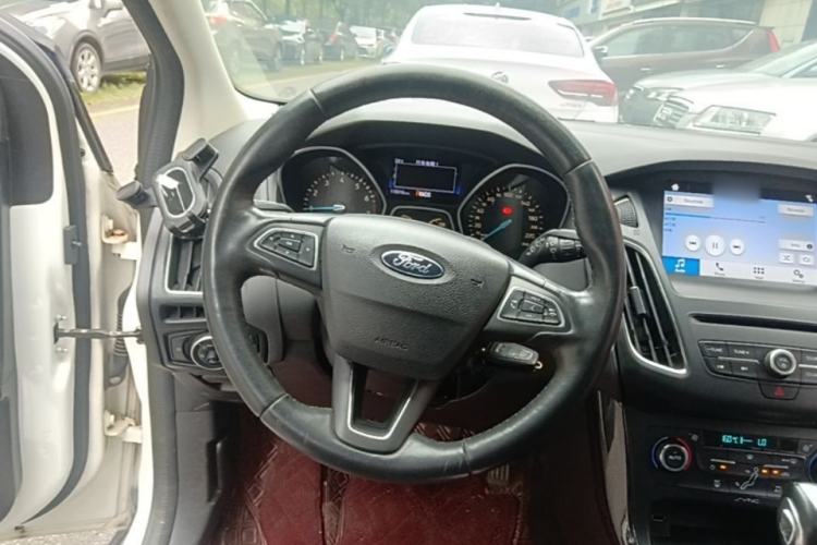 Used Ford Focus 2017 Hatchback EcoBoost 180 Automatic Elite Model Steering Wheel