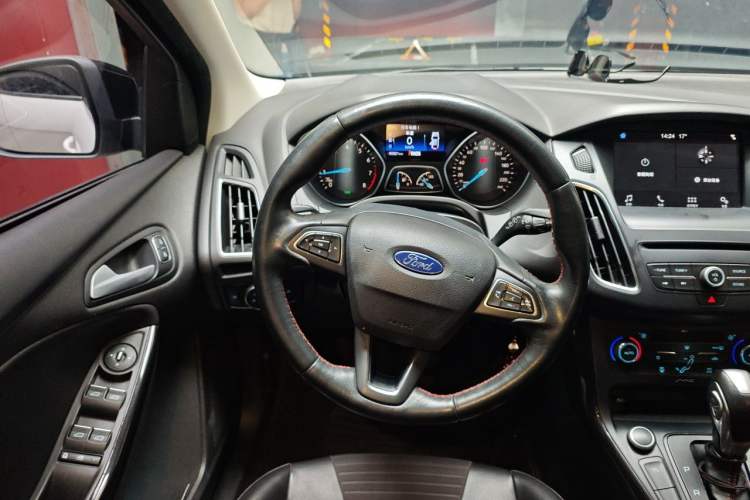 Used Ford Focus 2017 1.5T CTCC White and Black Limited Edition Steering Wheel