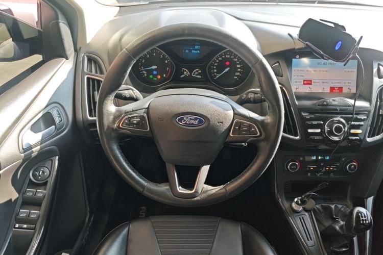 Used Ford Focus 2017 Sedan 1.6L Manual Fashion Edition Smart Drive Version Steering Wheel