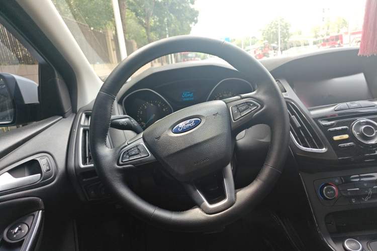 Used Ford Focus 2017 Sedan 1.6L Automatic Fashion Edition Smart Drive Version Steering Wheel