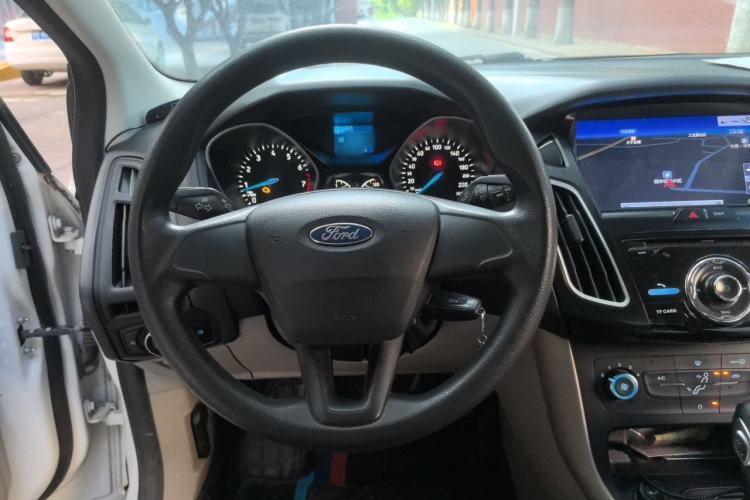 Used Ford Focus 2017 Sedan 1.6L Automatic Comfort Plus SmartDrive Edition Steering Wheel
