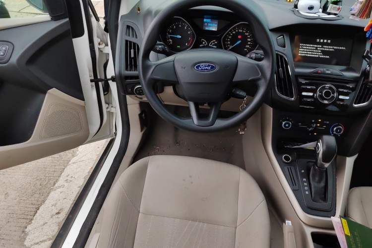 Used Ford Focus 2017 Sedan 1.6L Automatic Comfort Plus SmartDrive Edition Steering Wheel