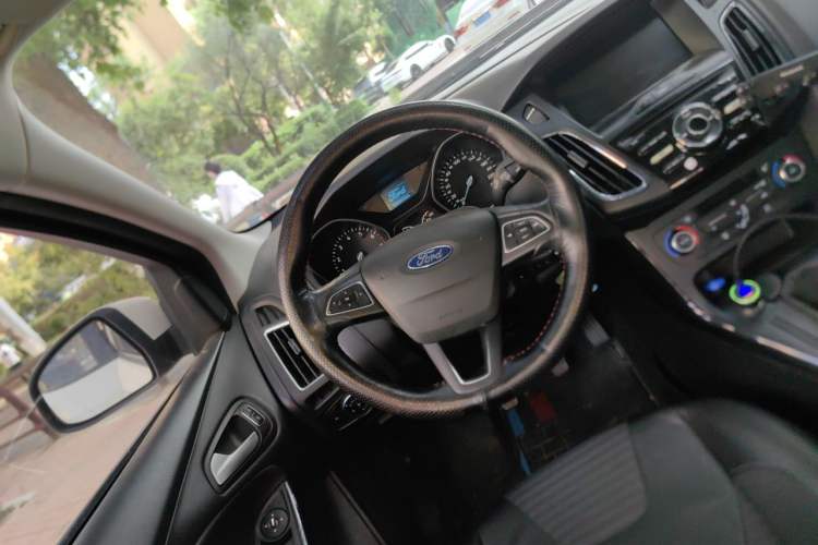 Used Ford Focus 2017 Sedan 1.6L Manual Fashion Edition Smart Drive Version Steering Wheel
