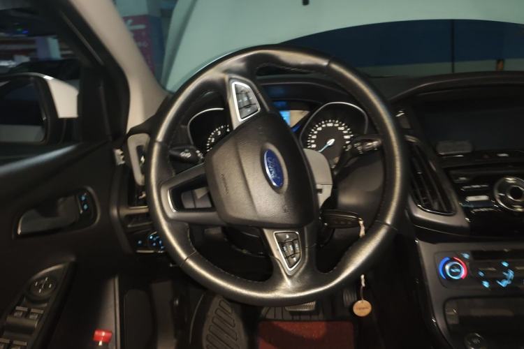 Used Ford Focus 2017 Sedan EcoBoost 125 Automatic Supreme Style SmartDrive Edition Steering Wheel